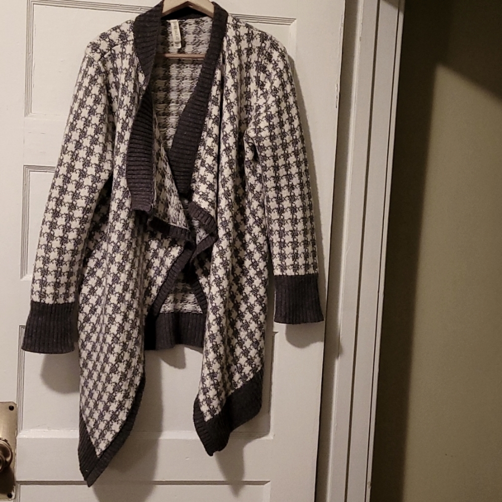 Aeropostale grey and white gingham wrap cardigan